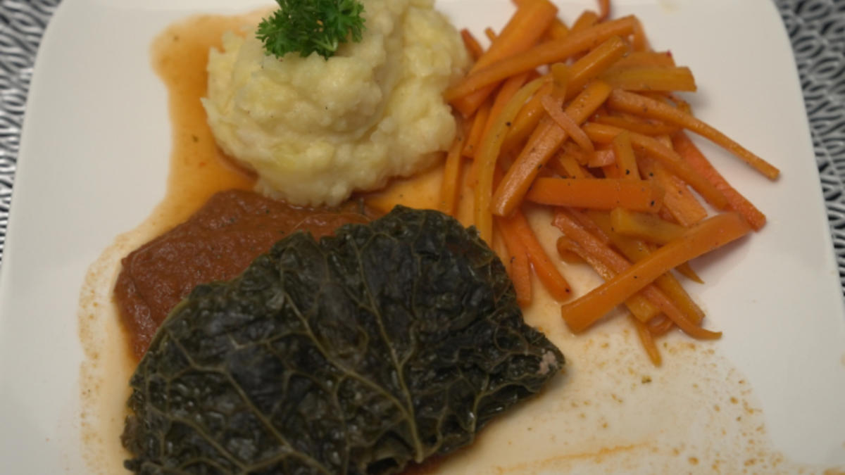 Das perfekte Dinner Rezepte - Wirsing-Roulade mit Kartoffel-Sellerie ...