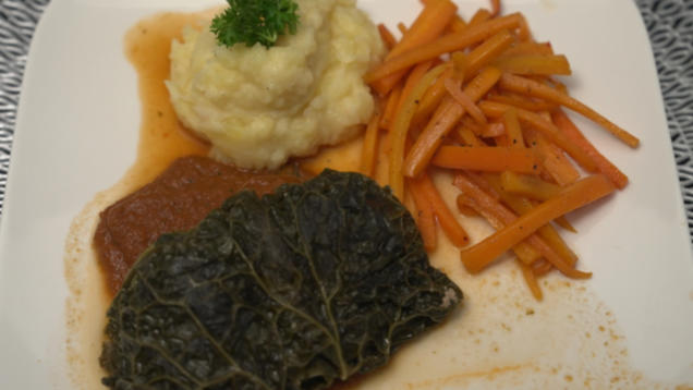 Das perfekte Dinner Rezepte - Wirsing-Roulade mit Kartoffel-Sellerie ...