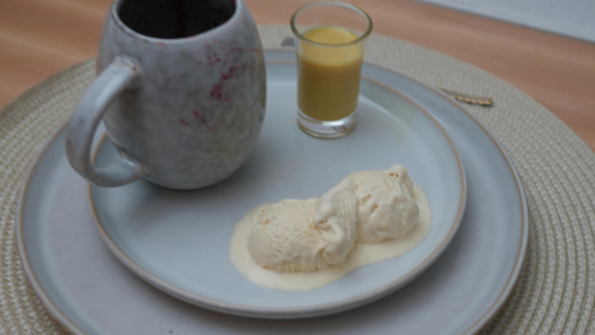 Das perfekte Dinner Rezepte - Vanilleeis mit heißen Kirschen