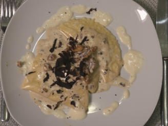 Panzerotti gefüllt mit Kräuterseitlingen in Parmesanschaum und Trüffel