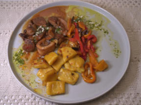 Ossobuco mit Kartoffel-Kürbis Gnocchi und Antipasti-Gemüse