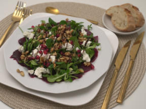 Rote-Beete-Carpaccio mit Baguette