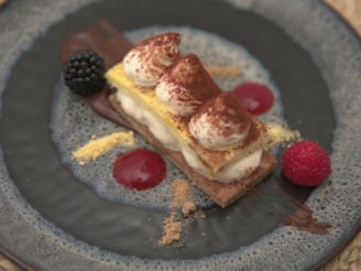 Tiramisu mit Himbeersoße