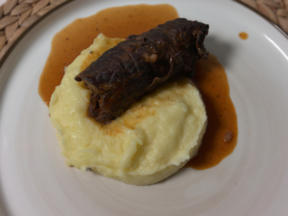 Rinderroulade mit getrüffeltem Kartoffelpüree und Endiviensalat