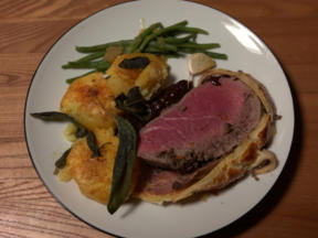 Beef Wellington mit Roast Potatoes und grünen Bohnen