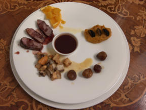 Entenbrust an Orangensauce mit Süßkartoffelmousse und Maronen