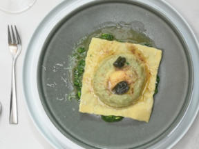 Ravioli mit Spinat-Ricotta-Füllung und Spinatpesto