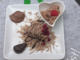 Kastanienschnitte mit Preiselbeeren und Kastanieneis