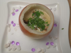 Kräftige Zwiebelsuppe im eigenen Mantel