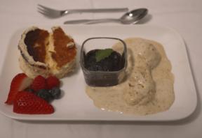 Cheesecake mit Beere und Pistazie