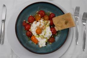 Tomaten-Burrata-Focaccia