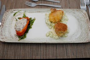 Sardinencreme in Paprikaschiffchen, Lachstatar & Fischpralinen