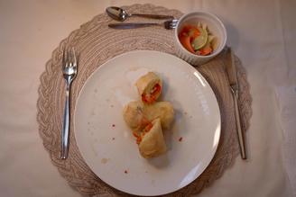 Frühlingsrollen mit Papayasalat und Süß-Sauer-Soße