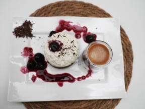 Schokoladenkuchen: Kirsche küsst Kakao