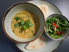 Kapern-Kalb an Pitabrot