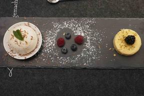 Apfelweineis und Mango-Käse-Törtchen