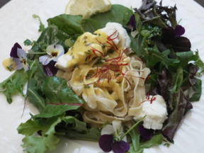 Seeteufel in Weisswein-Zitronensauce auf selbstgemachten Tagliatelle