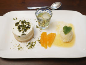 Zitronen-Tiramisu mit Pistazienkernen, Zitroneneis mit Minze und eiskalter Limoncello