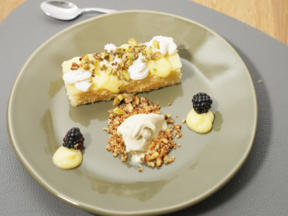 Zitronenkuchen mit Mascarpone-Kardamom-Créme