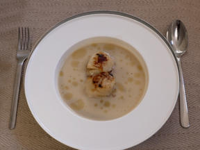 Silvanersuppe mit Jakobsmuscheln