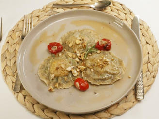 Teig trifft aus Spinat, Ricotta und Eigelb