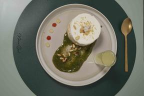 Limoncello-Mousse-Törtchen mit Basilikum-Pesto