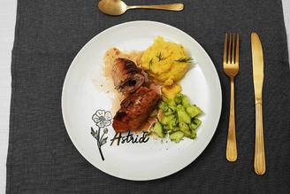 Geschmorte Roulade mit Kartoffel-Sellerie-Stampf und Gurkensalat