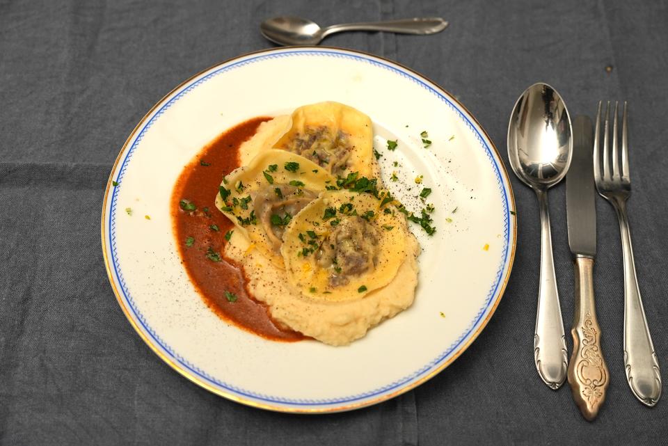 Ravioli mit Ossobuco, Selleriepüree & Gremolata