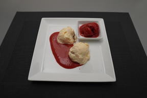 Mascarpone Kugel an Halbgefrorenem