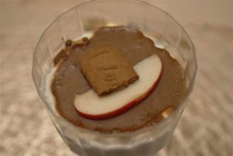 Tiramisu mit karamellisierten Äpfeln, knusprigen Karamellkeksen und Mascarpone-Creme