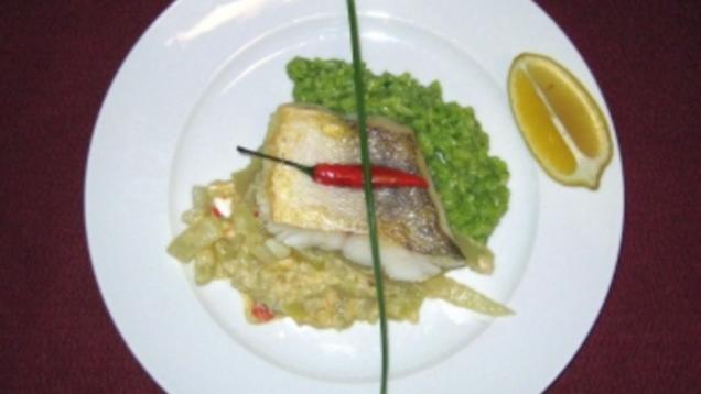 Das perfekte Dinner Rezepte - Zanderfilet auf Chili-Fenchel-Gemüse mit ...