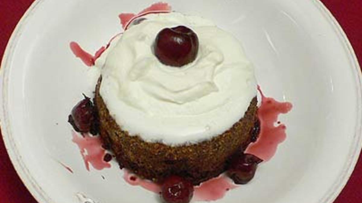 Das perfekte Dinner Rezepte - Mohr im Hemd mit frischer Schlagsahne und ...