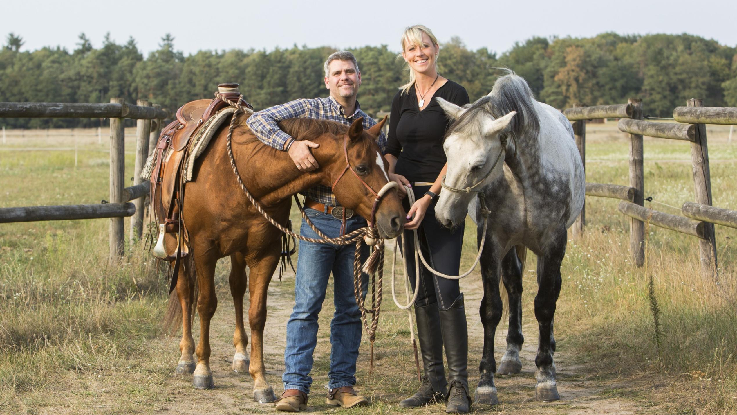 Die Pferdeprofis Katja Schnabel und Bernd Hackl mit Fips und Pille.