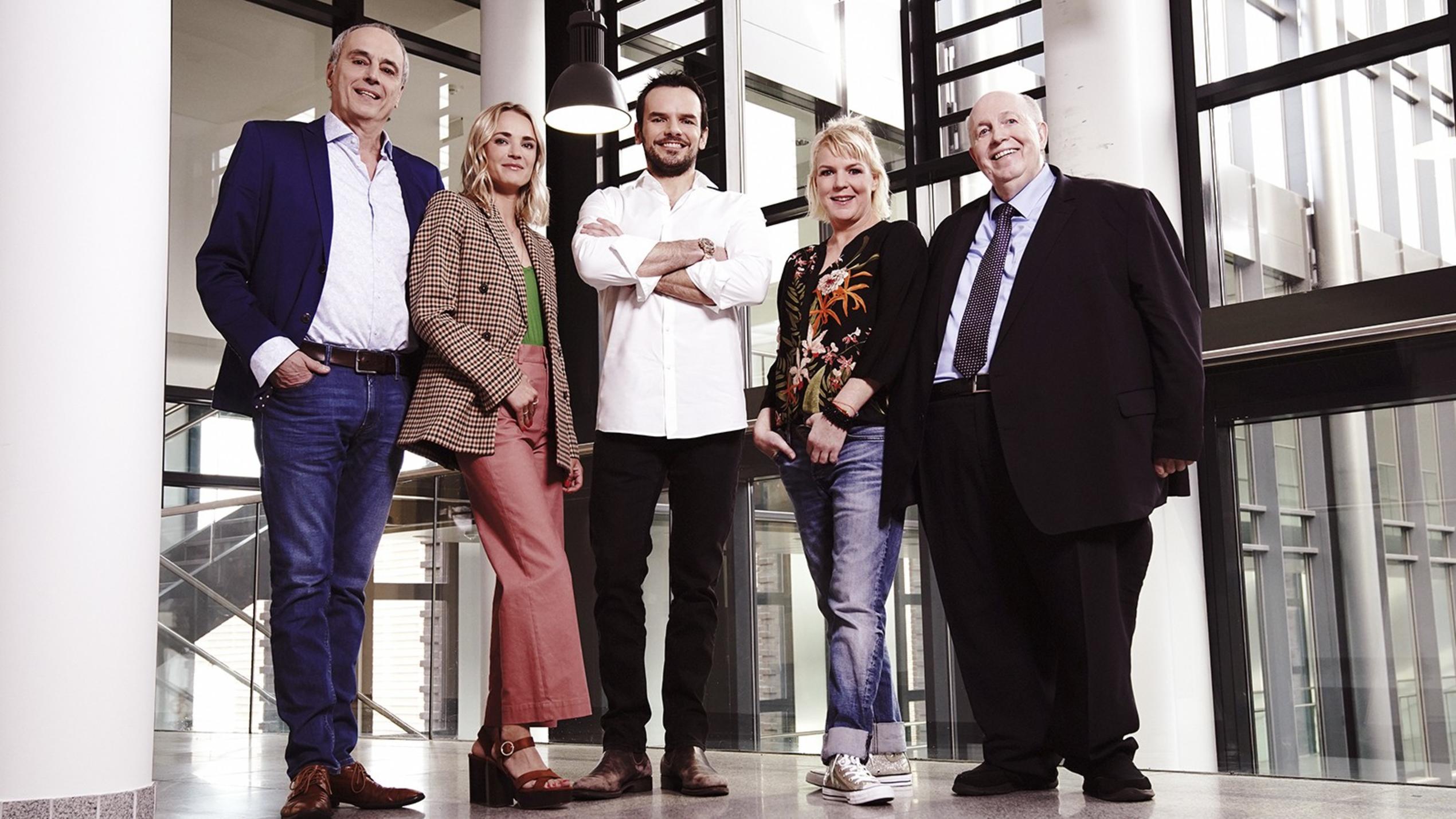 Christian Rach, Annie Hoffmann, Steffen Henssler, Mirja Boes und Reiner Calmund freuen sich auf die neuen Folgen "Grill den Henssler".