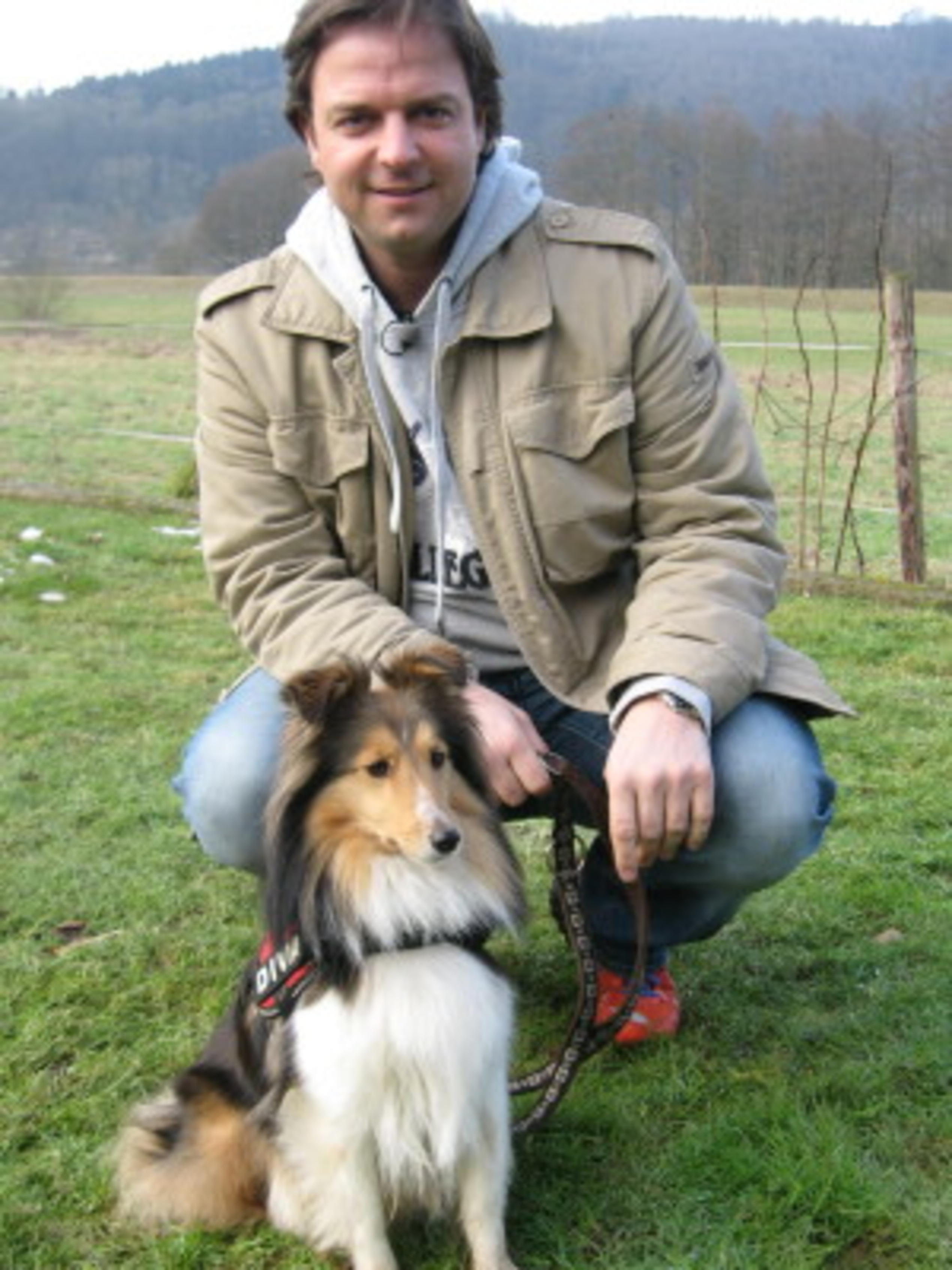 Hundeprofi Martin Rütter mit Sheltie-Hündin Trixie