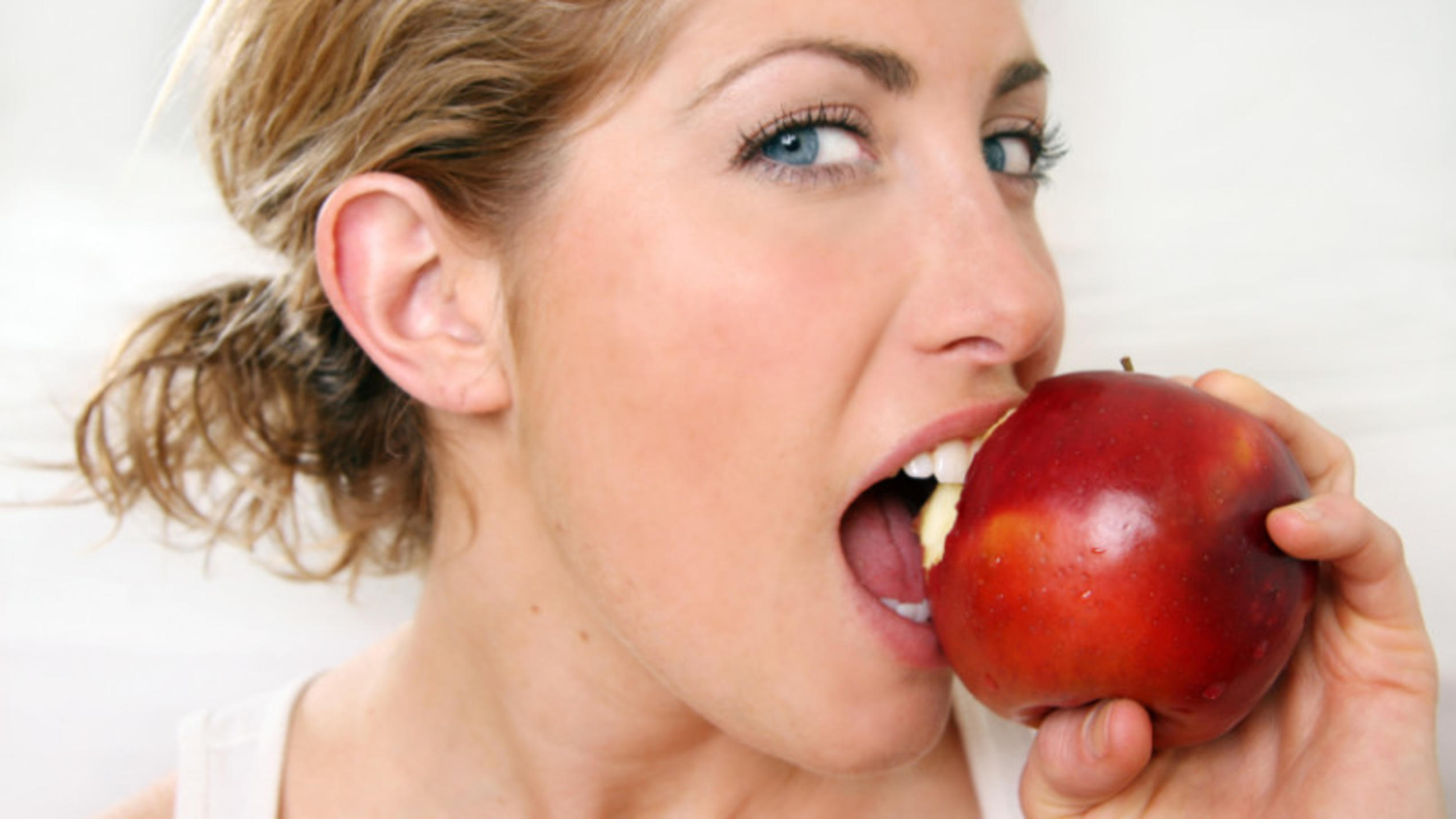 Mit Vitaminen aus dem Apfel gegen Erkältungsviren kämpfen