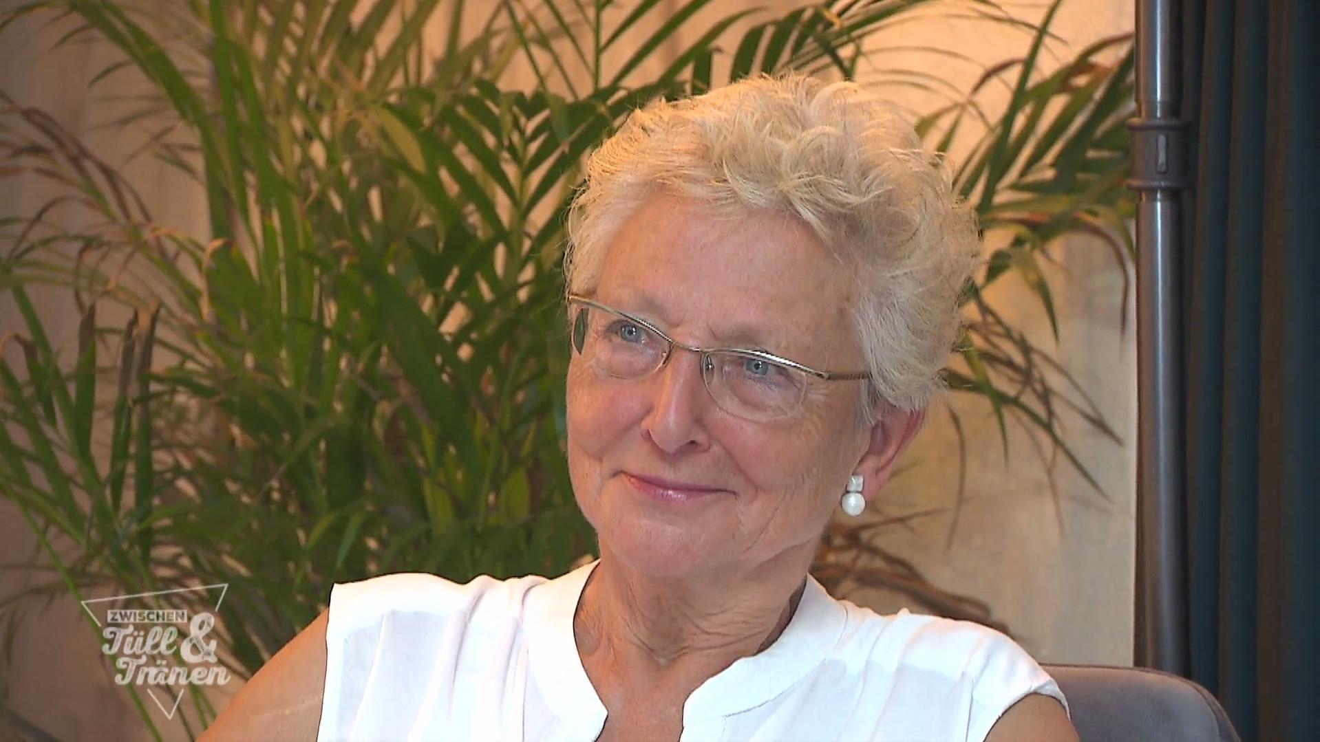 Zwischen Tüll Und Tränen 80 Jährige Oma Fährt Enkelin 420 Km Zur Brautkleid Anprobe