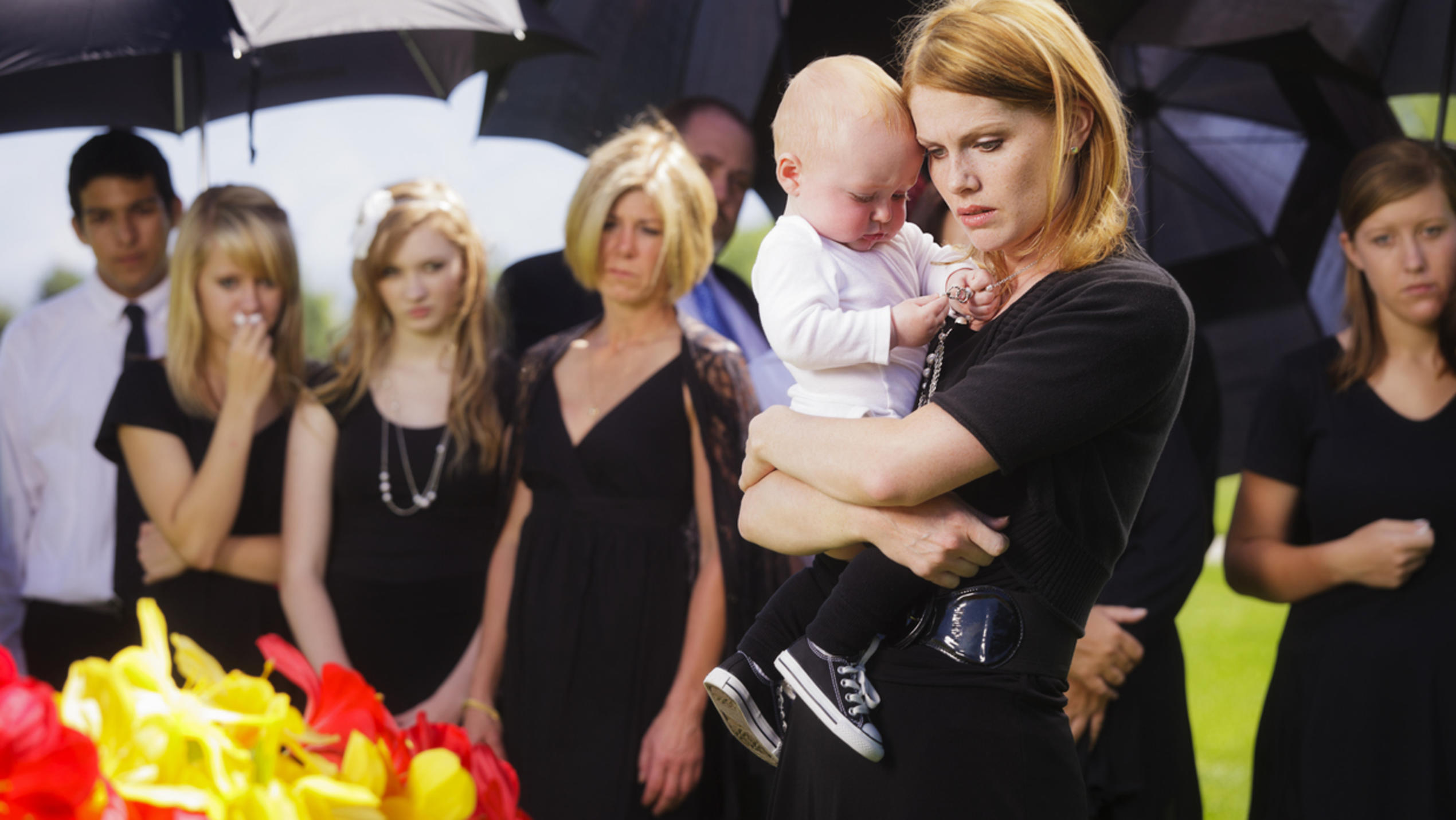 Kinder auf Beerdigungen mitnehmen? "Auf jeden Fall", sagt die Münchner Trauerpädagogin Renata Bauer-Mehren.