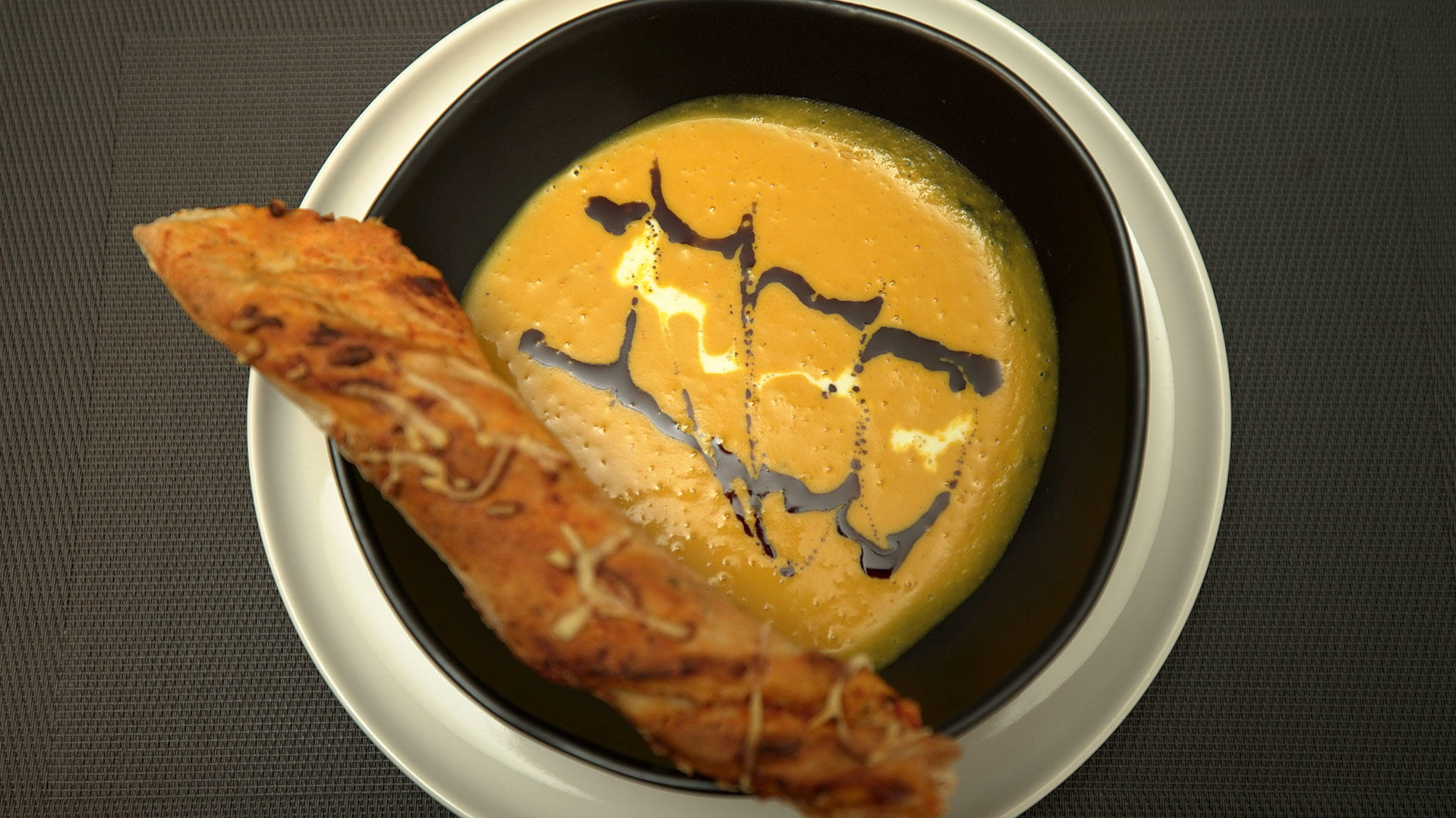Das perfekte Dinner: Kürbissuppe mit Karotten, Ingwer und Kokosmilch ...