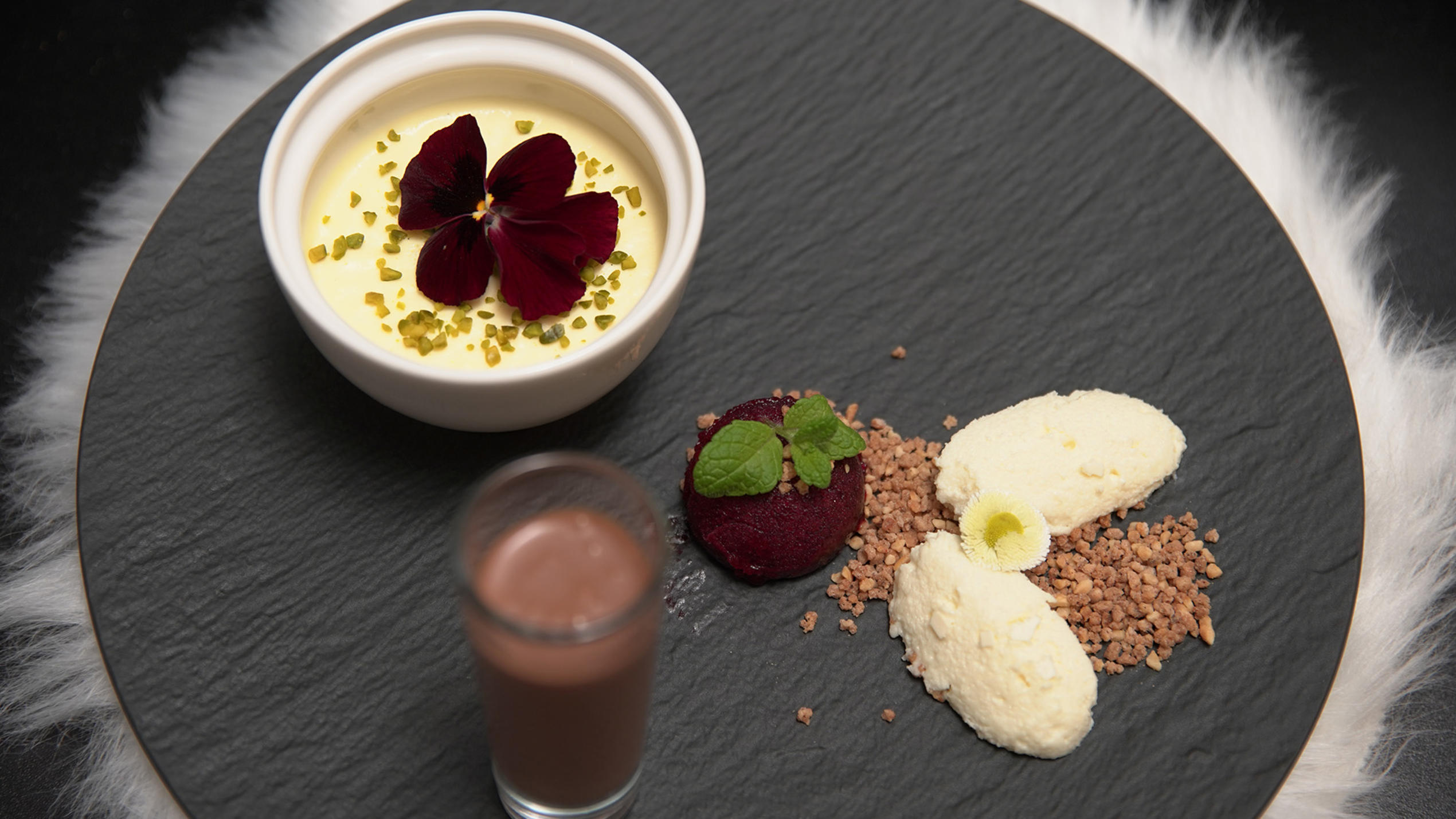 Das perfekte Dinner: Orangen-Panna-Cotta mit Waldfrucht-Sorbet und ...