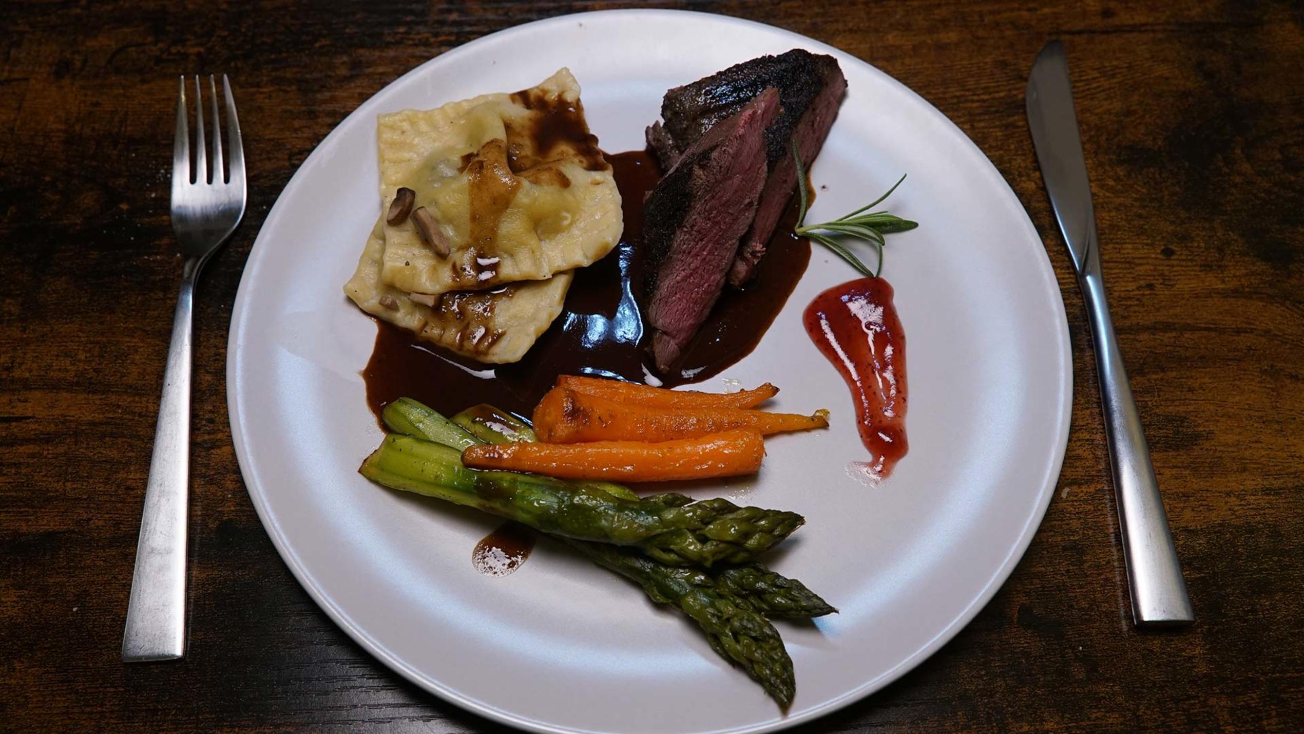 Das perfekte Dinner: Rehrücken mit Nudeln und Gemüse - Evas Hauptspeise