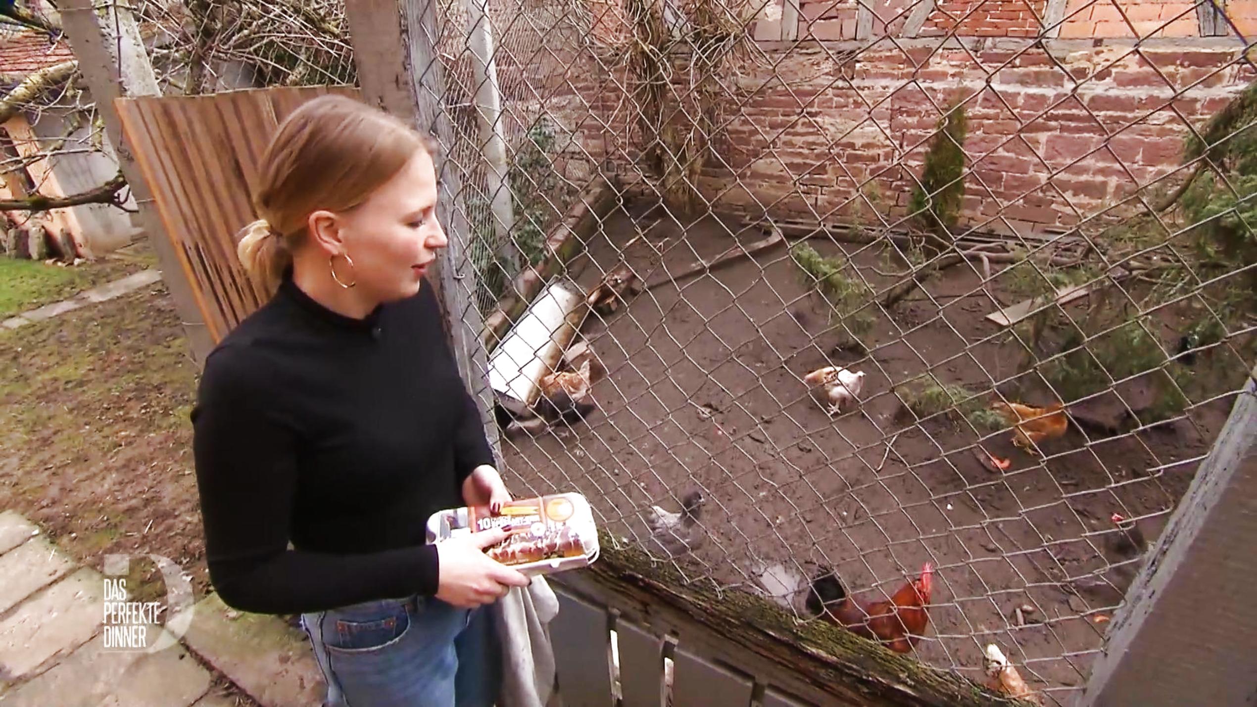 "Das perfekte Dinner"-Kandidatin Lisa Marie bei ihren Lieblingen, ihren eigenen Hühnern