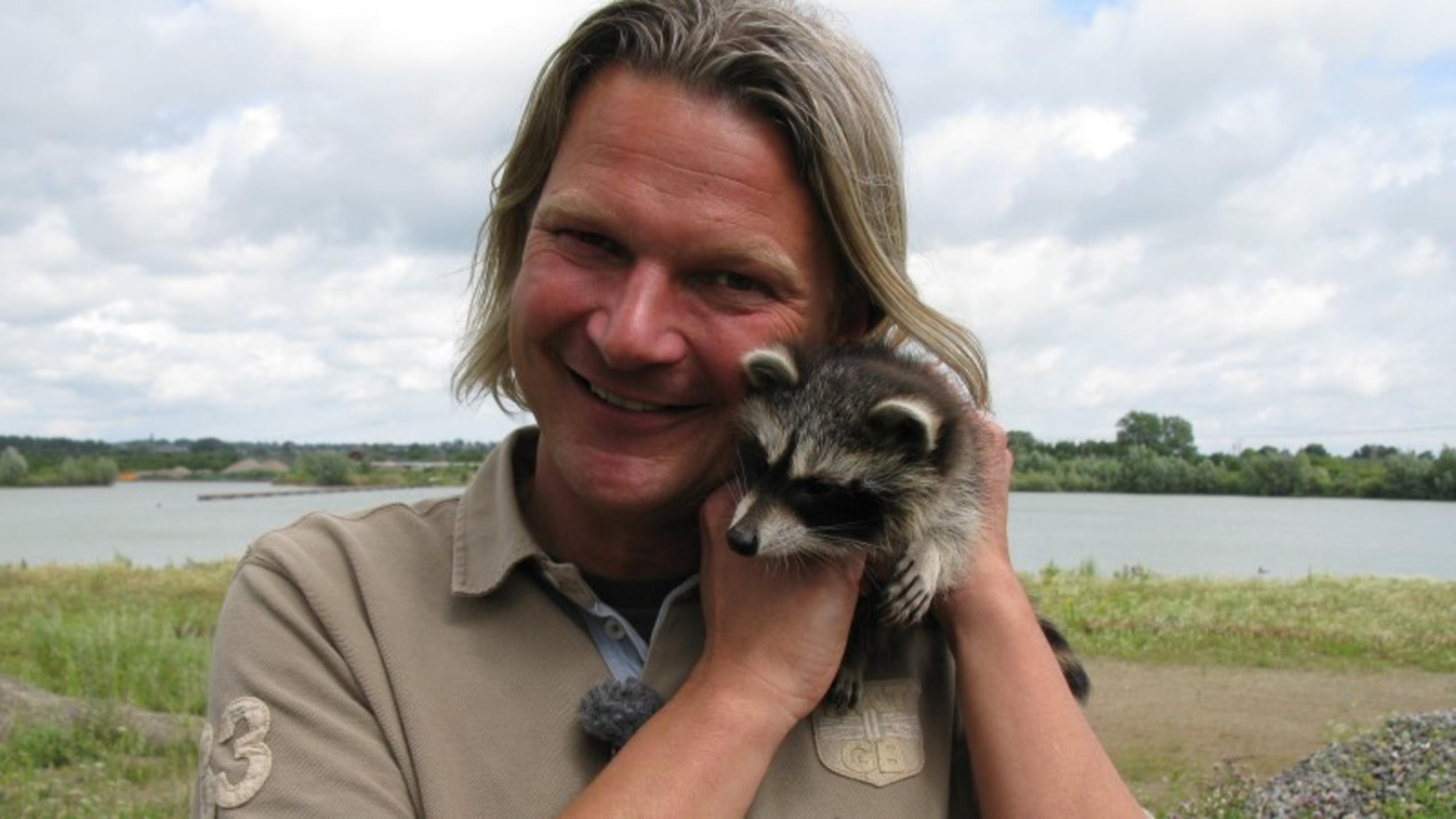hundkatzemaus-Tierschutzexperte Frank Weber informiert über die Aufzucht von Wildtieren.
