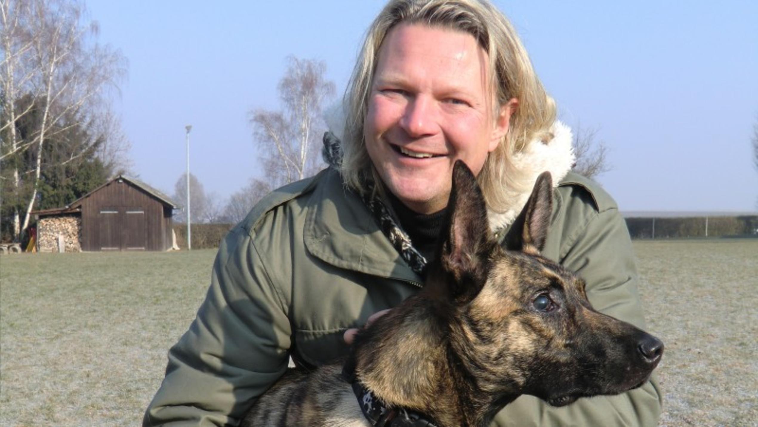 hundkatzemaus-Tierschutzexperte Frank Weber besucht den Tierschutzverein Garafia.
