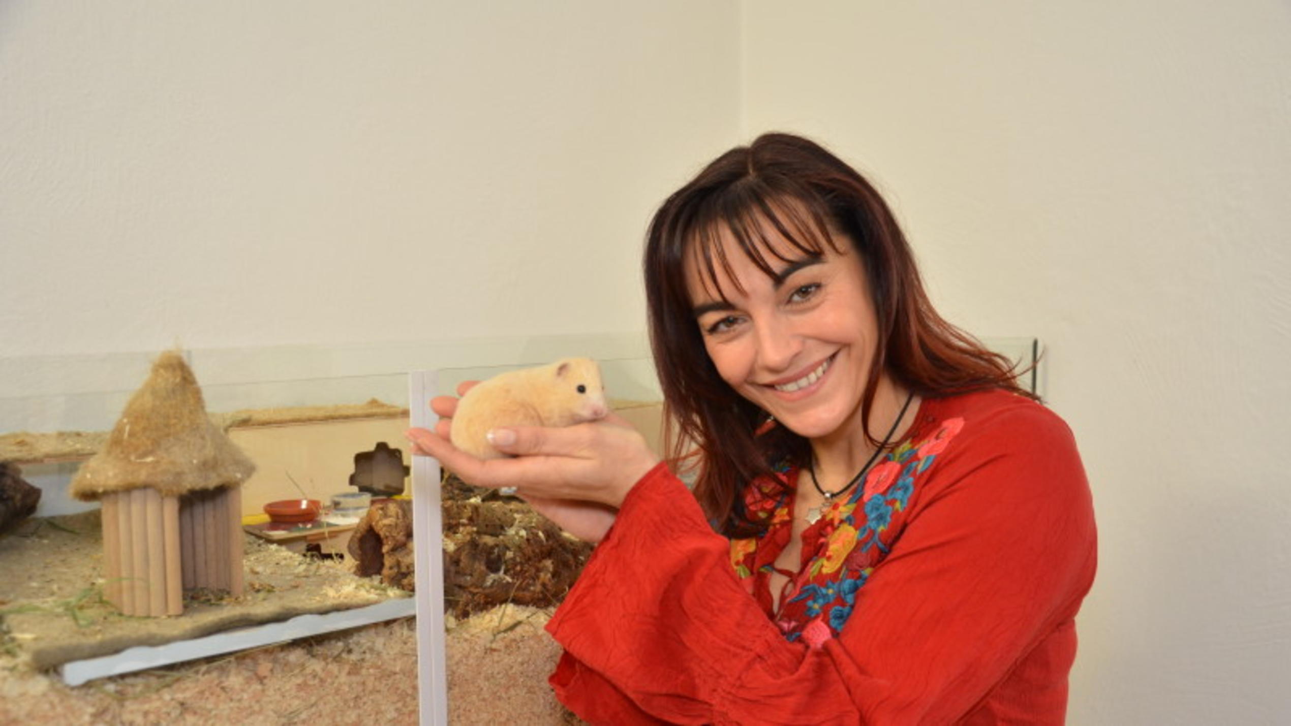 hundkatzemaus-Reporterin Diana Eichhorn trifft sich mit einer Tierschützerin von der Hamsterhilfe NRW.