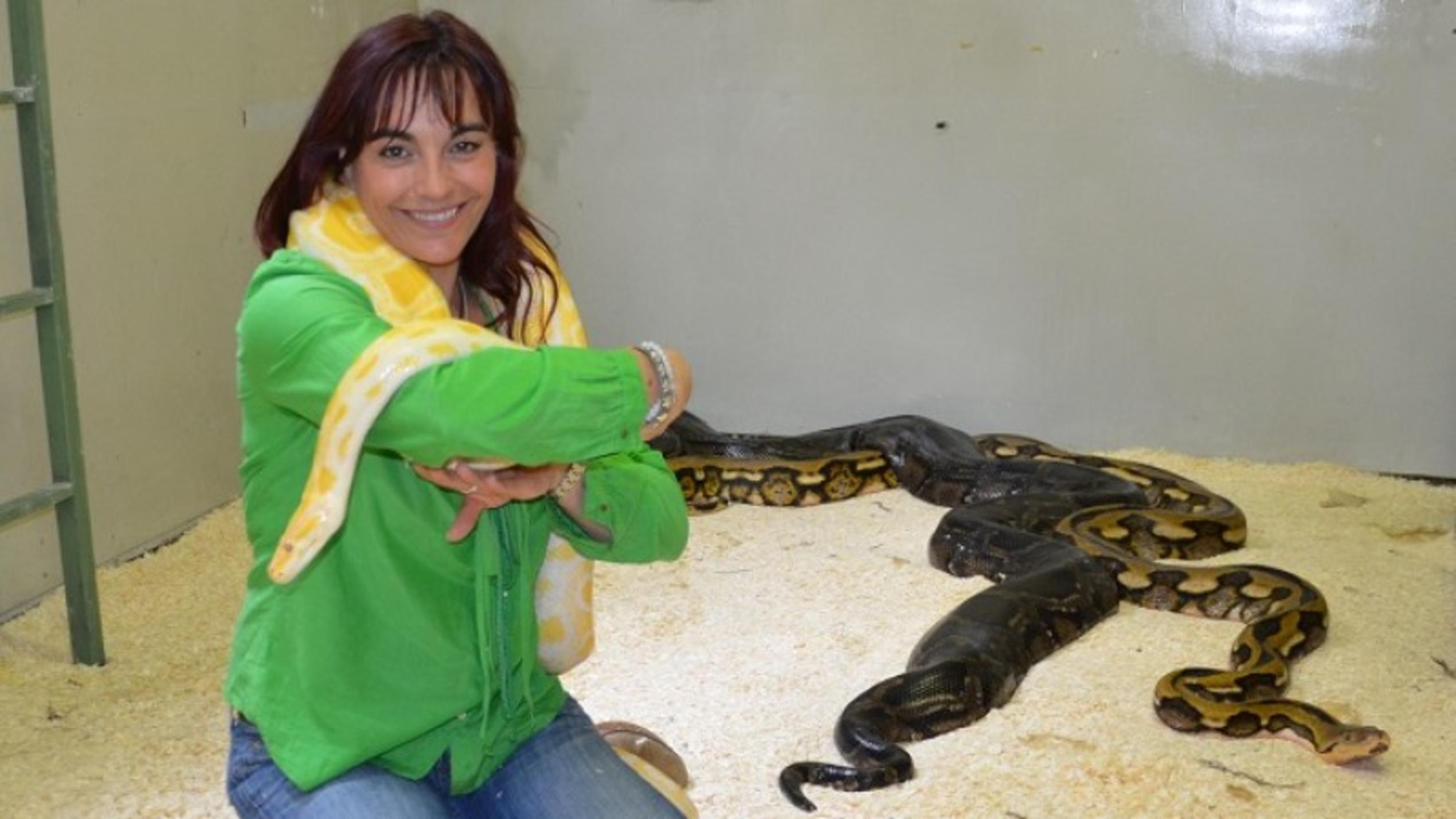 hundkatzemaus Diana Eichhorn besucht die Reptilienauffangstation München