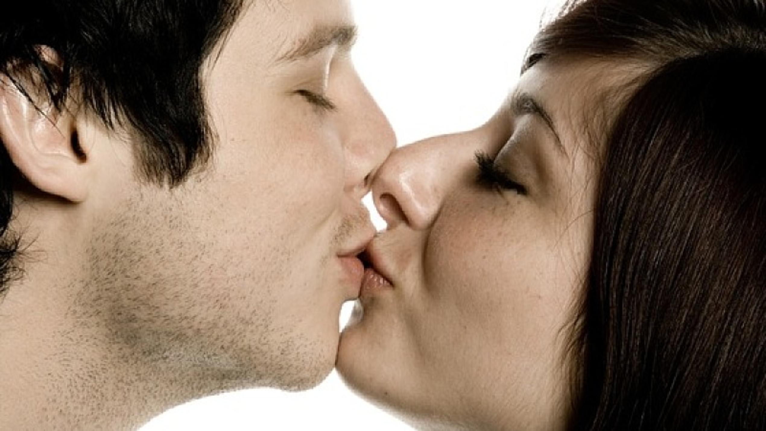 Worum es Männern beim Küssen wirklich geht.