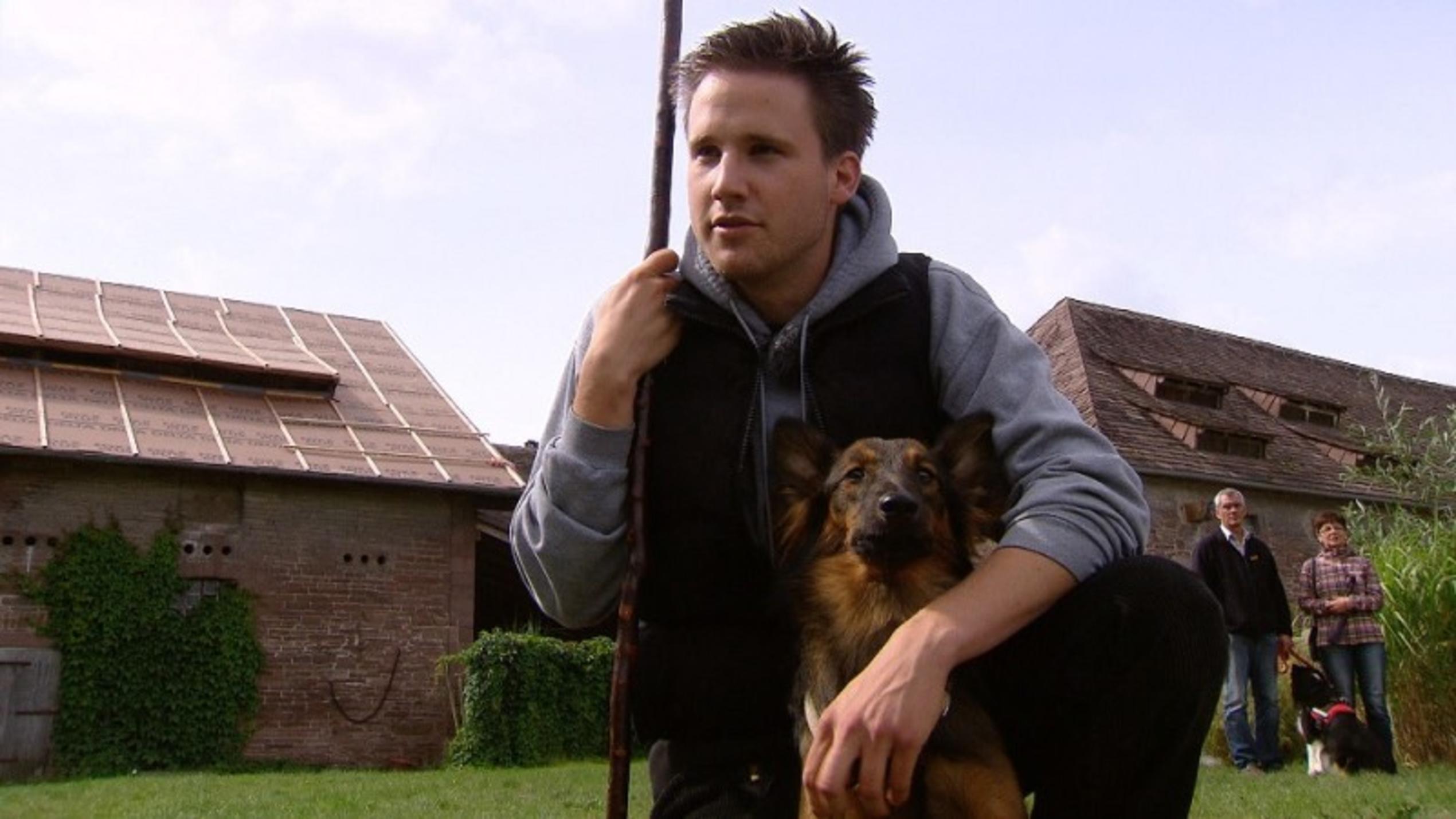 hundkatzemaus Hundtrainer Florian Symanzig trainiert Lou