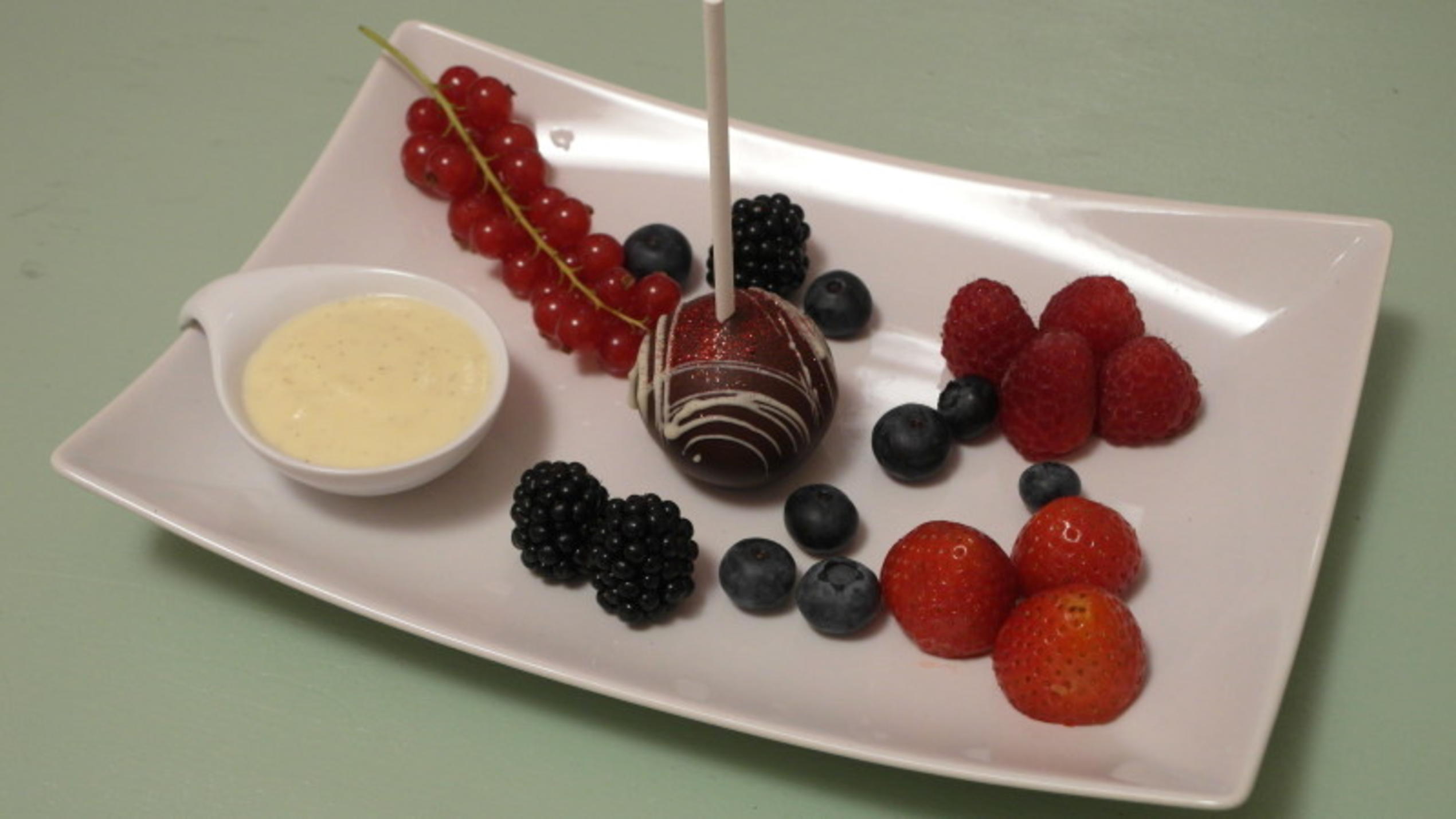 Marvins Nachspeise: Schokoladen Cake Pops mit Früchten