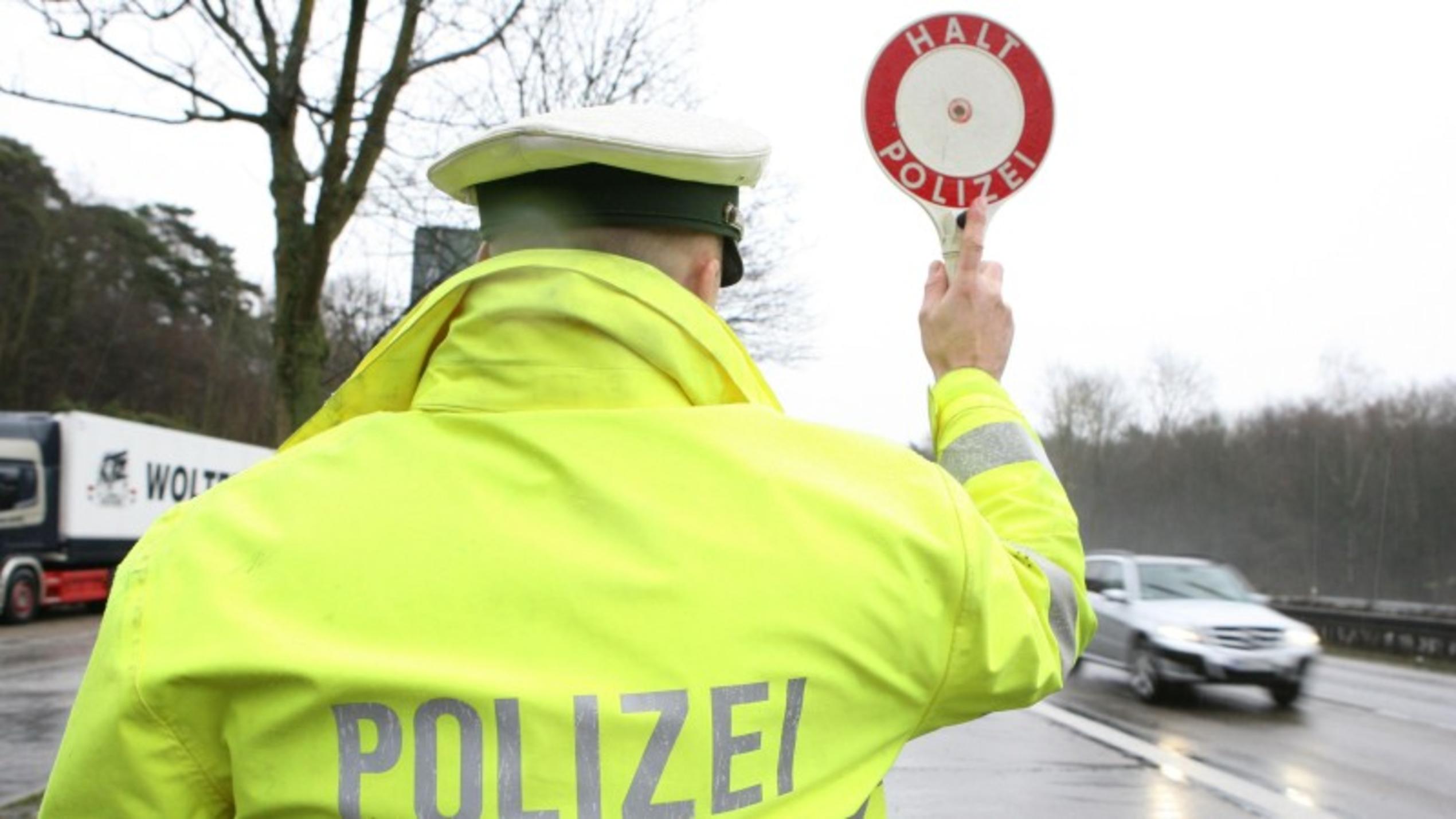 Zusammen mit den ProViDa-Teams der Polizei geht VOX auf die Jagd nach den Verkehrsrowdys.(c) Foto: VOX/Ralf Jürgens
